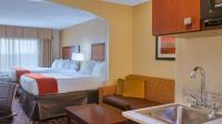  Holiday Inn Express & Suites Salina image 13