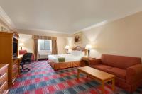  Quality Inn & Suites Oceanside image 2