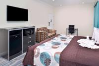 Americas Best Value Inn And Suites Houston image 8
