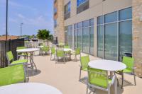 Holiday Inn Express & Suites San Marcos South image 3