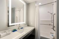 Holiday Inn Express & Suites Houston-Hobby Airport image 4