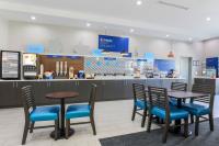 Holiday Inn Express & Suites Houston-Hobby Airport image 5