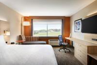 Holiday Inn Express & Suites Charlotte Ballantyne image 4