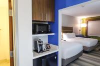 Holiday Inn Express & Suites Houston IAH  image 6