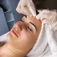 Deep cleansing facial in dubai image 1