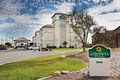 La Quinta Inn & Suites - North Bakersfield logo