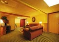 Econo Lodge Airport image 10