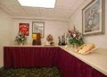Econo Lodge Downtown image 4