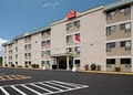 Econo Lodge  Inn & Suites image 9