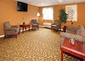 Econo Lodge Milwaukee Airport image 9