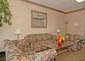 Econo Lodge South image 9