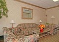Econo Lodge South image 10