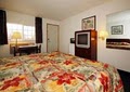 Econo Lodge & Suites image 4