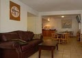 Econo Lodge & Suites image 10