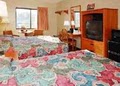 Econo Lodge image 5