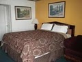 Holiday Motel image 5