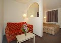 Econo Lodge Inn & Suites image 3