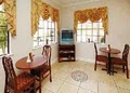 Econo Lodge Inn & Suites image 4