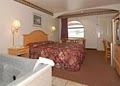 Econo Lodge Inn & Suites image 9