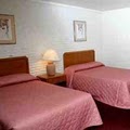 Kings Inn Motel Paris image 6