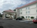 La Quinta Inn & Suites image 6
