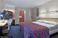 Red Roof Inn image 4