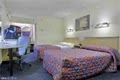 Red Roof Inn image 7