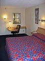 Red Roof Inn image 9