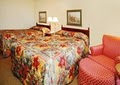 Econo Lodge Inn & Suites image 3