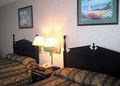 Econo Lodge  Inn & Suites image 4