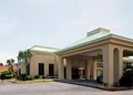Econo Lodge  Inn & Suites image 4