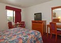 Econo Lodge image 4