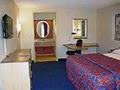 Red Roof Inn image 4