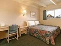 college inn    motel image 9