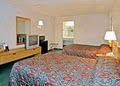 Econo Lodge image 8