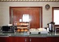 Hampton Inn Newark-Airport image 6