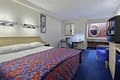Red Roof Inn image 4