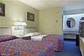 Red Roof Inn image 5
