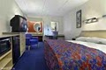 Red Roof Inn image 7