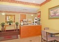 Econo Lodge Airport image 4