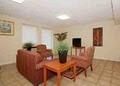 Econo Lodge & Suites image 4