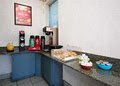 Econo Lodge Airport image 8