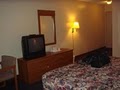 Econo Lodge Darien Lakes image 8