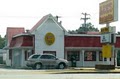 Lee's Famous Recipe Chicken logo