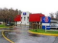 Motel 6 Dubuque logo