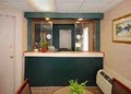 Econo Lodge North image 9