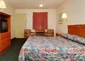 EconoLodge image 6