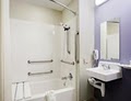 Microtel Inns & Suites Marion IA image 6