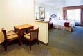 Holiday Inn Express Hotel Rocky Mount/Smith MountaLake image 3